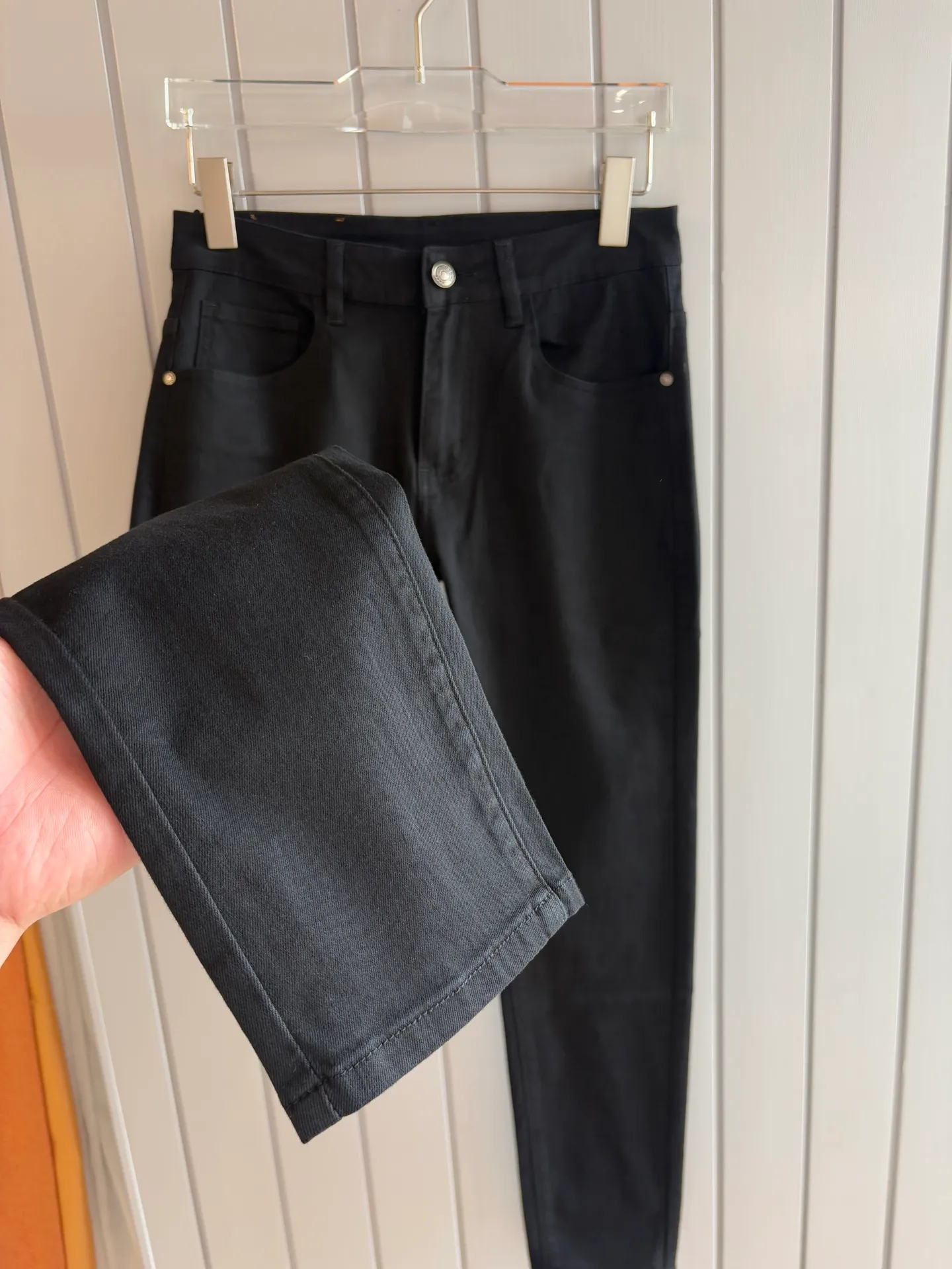 P240 A super stylish pair of jeans, customized original washed denim fabric, unique design, top-notch embroidered letter pattern logo, original hardware accessories decoration, an extremely outstanding pair of jeans, the materials and craftsmanship are extremely luxurious and exquisite, extremely high-grade, handsome and stylish upper body, recommended 👍, 005 code number: 29-38 but not 35; 37